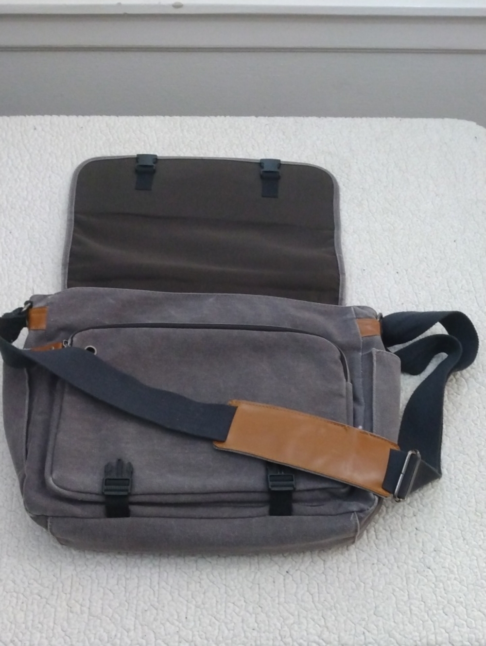 Estarer Gray/Tan Cotton Canvas Messenger/Travel/Laptop Bag